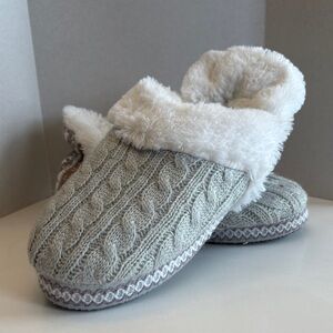 Muk Luks Cozy Cable Knit Slippers with Faux Fur Lining 9 - 10